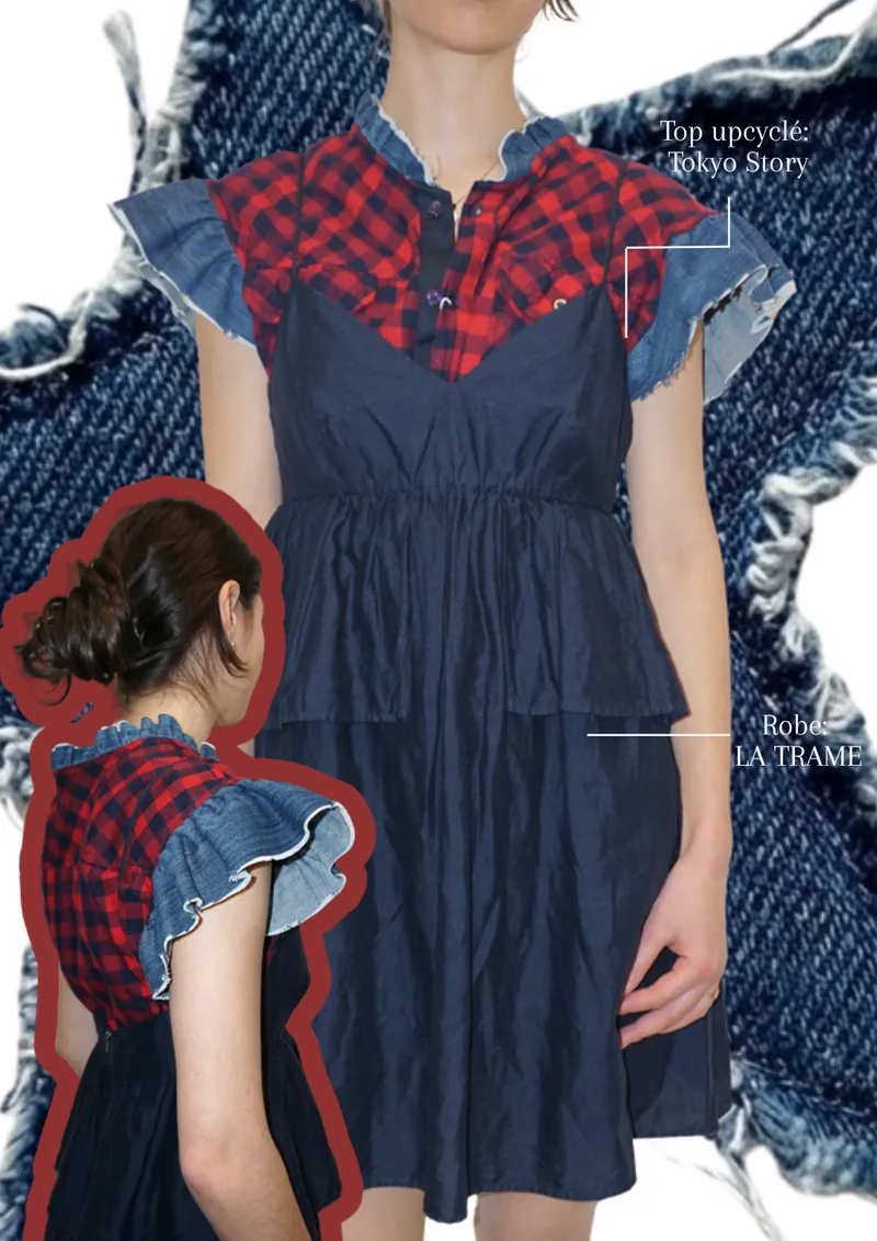 Une robe bleu marine portée sur un top à carreaux rouges aux manches en jean